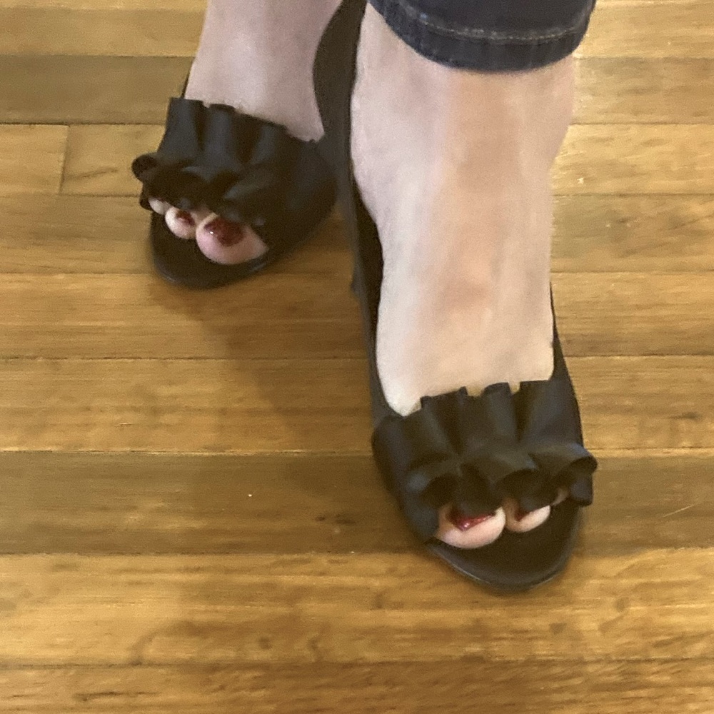 Tahari Sloan Black Satin Heels 👠